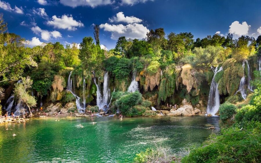 Day Trip From Dubrovnik: Mostar & Kravice Waterfalls - The early pickup and the road to the border