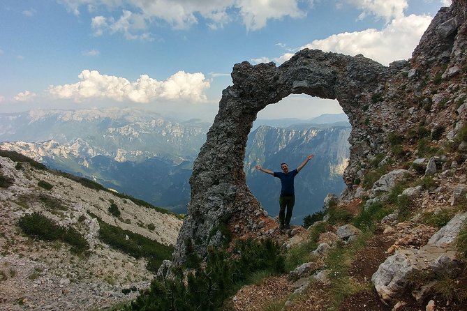 Hiking between Bosnia and Herzegovina - Day 4: Umoljani, Studeni potok, and the road to Lukomir