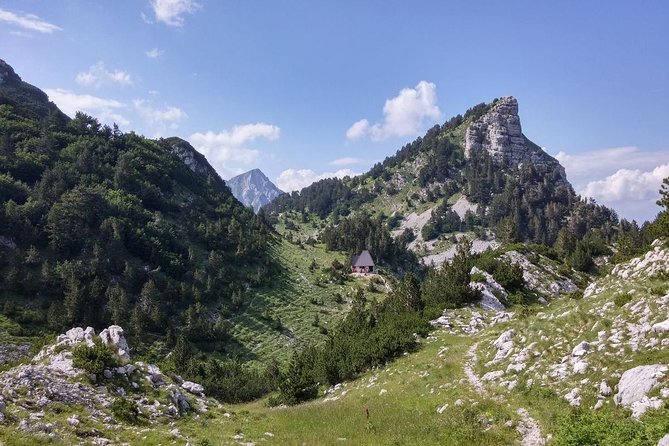 Hiking between Bosnia and Herzegovina - Meals, lodging, and what the price covers