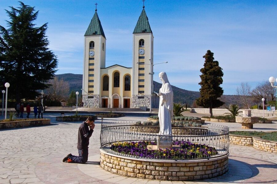 Međugorje and Apparation Hill Private Tour From Dubrovnik - Walking Apparition Hill in Međugorje