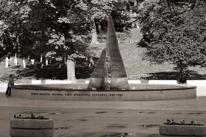 SARAJEVO CONCEPTUAL ART TOUR (galleries, art and arhitecture) - Veliki Park and the Srebrenica memorial