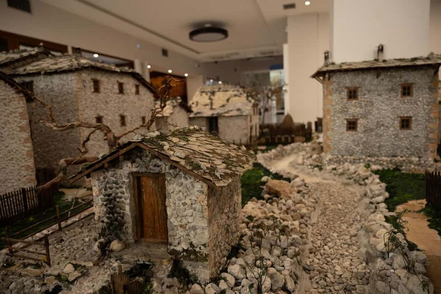 Split/Trogir: Mostar and Medjugorje Tour with Wine Tasting - Mostar’s Old Bridge and Ottoman quarter